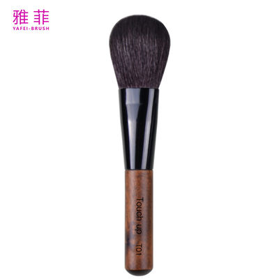 Tuyaux en aluminium à la mode brosse à poussière pour le visage brosse à maquillage à poignée en bois