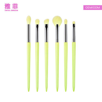 La brosse à maquillage à logo estampillée à chaud offre des brosses portables personnalisées