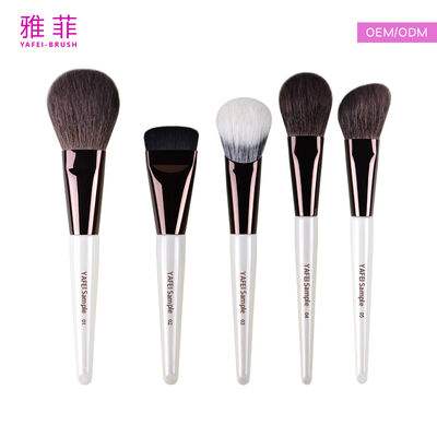 Un pinceau de maquillage en forme de langue moyenne, classique, mélangeant les cheveux en sabre, idéal pour les maquilleurs professionnels et les salons de beautéY21